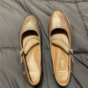 Clarks Collection Soft Cushion Mary Jane Flats Size 9M No Box Champagne Color